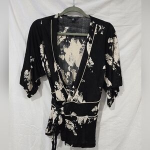 Banana Republic Black and White Wrap Kimono Top Medium